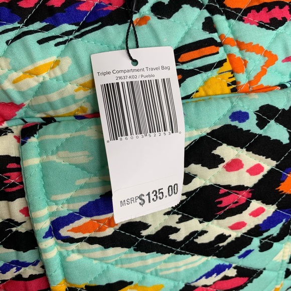 🔥VERA BRADLEY TRAVEL BAG🔥 - Picture 3 of 4